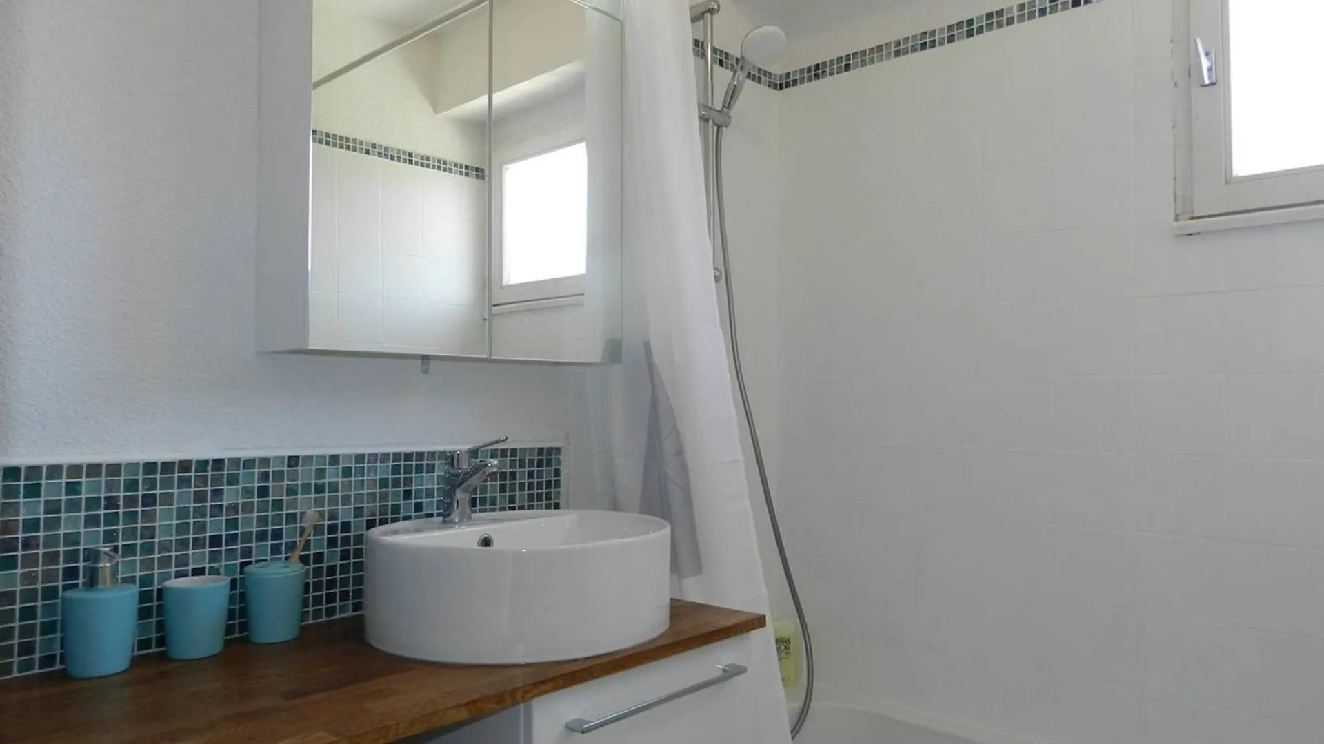 Appartement Confort 2 P. Avec Terrasse, Plage Et Commerces A 200 M - Parking Prive Inclus - Fr-1-251-715 Bormes-les-Mimosas Apartment
