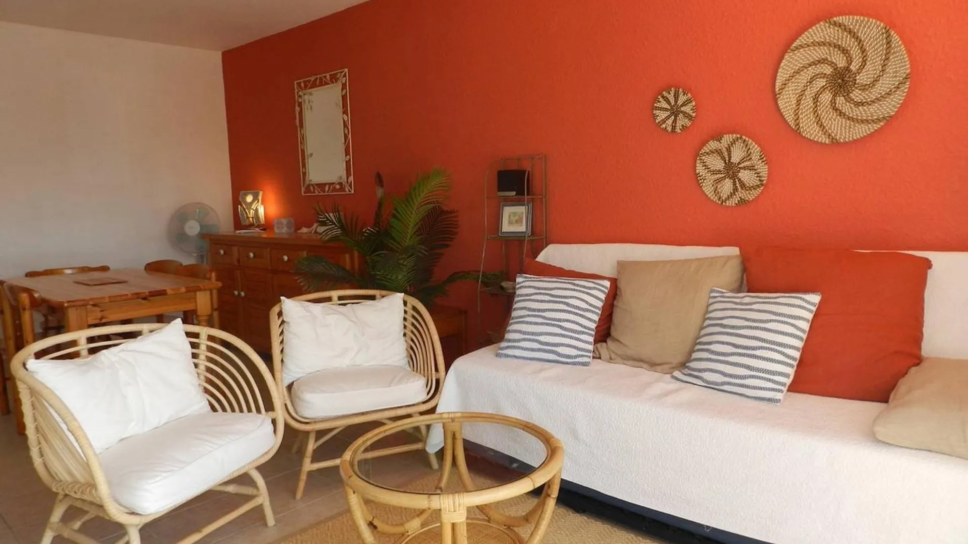 Apartment Appartement Confort 2 P. Avec Terrasse, Plage Et Commerces A 200 M - Parking Prive Inclus - Fr-1-251-715 Bormes-les-Mimosas
