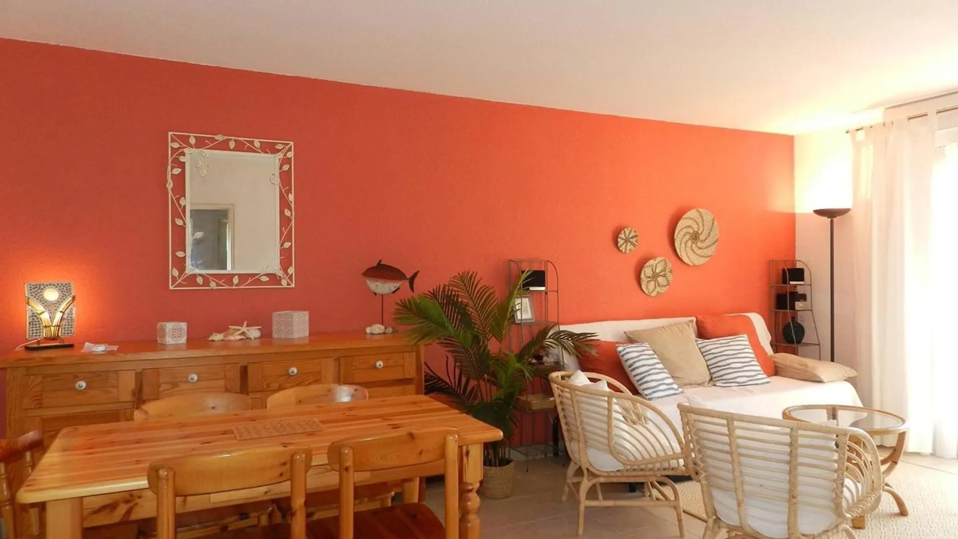 Appartement Confort 2 P. Avec Terrasse, Plage Et Commerces A 200 M - Parking Prive Inclus - Fr-1-251-715 contacts