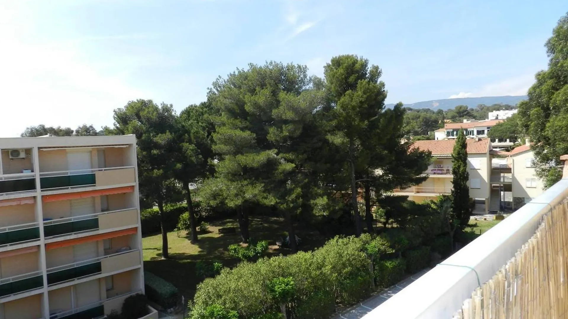 Apartment Appartement Confort 2 P. Avec Terrasse, Plage Et Commerces A 200 M - Parking Prive Inclus - Fr-1-251-715 Bormes-les-Mimosas