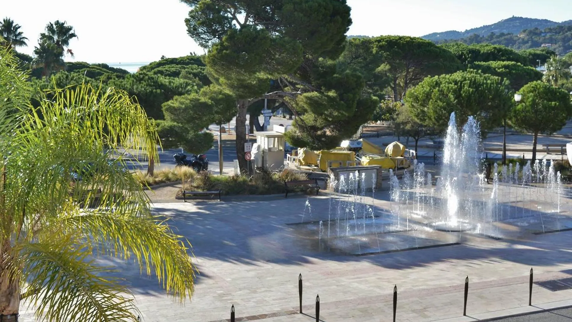 Appartement Confort 2 P. Avec Terrasse, Plage Et Commerces A 200 M - Parking Prive Inclus - Fr-1-251-715 Bormes-les-Mimosas 0*,